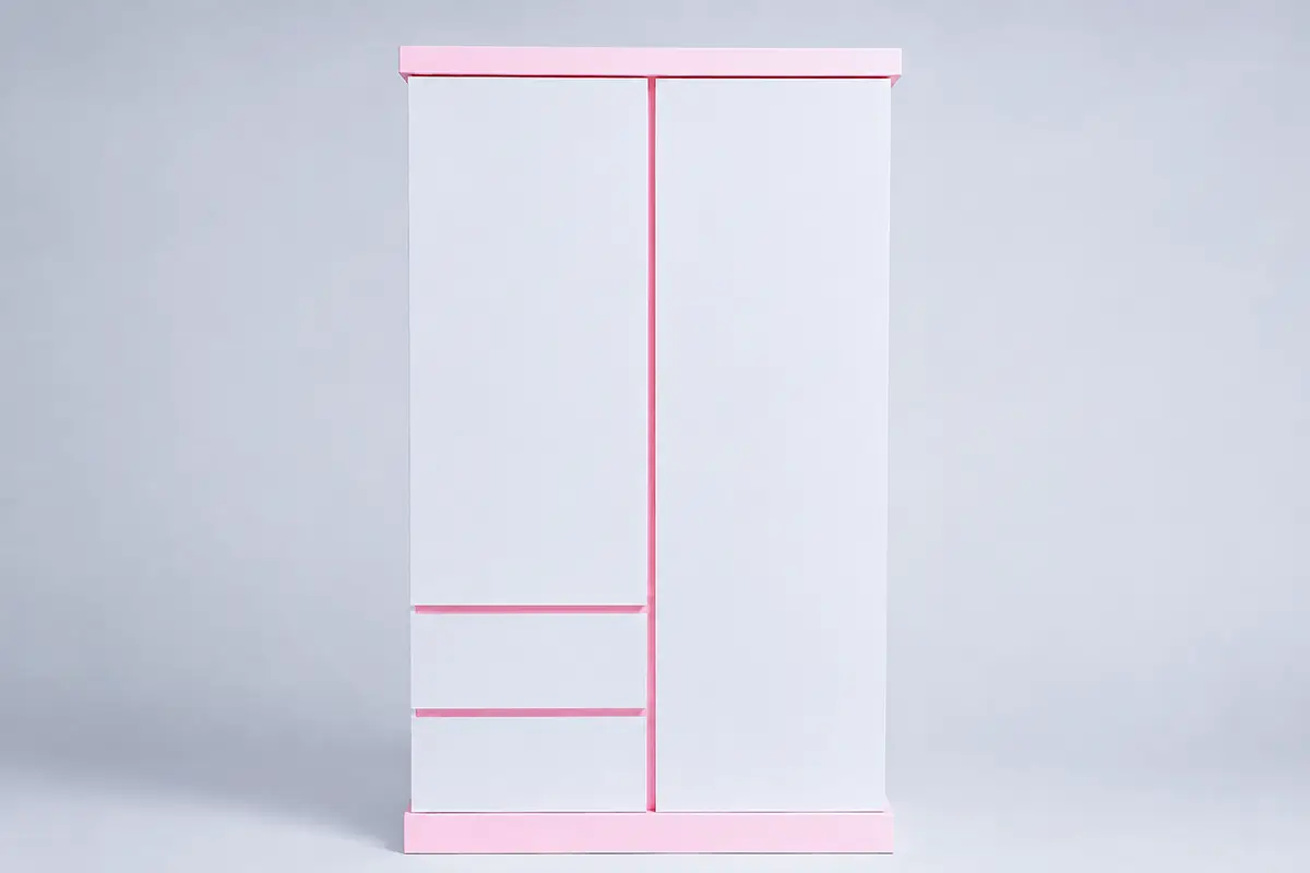 lemari minimalis warna putih dan pink
